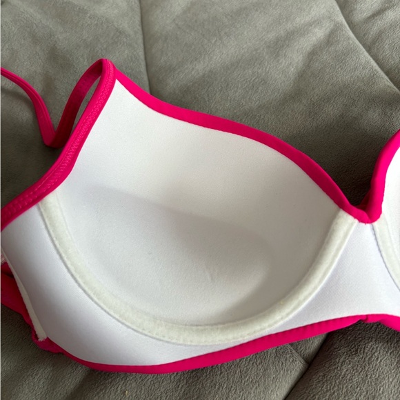 Pink bikinis - Picture 5 of 8